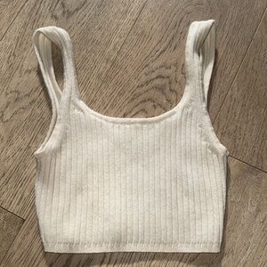 Aritzia Wilfred sweater sleeveless top
Excellent condition
Size small